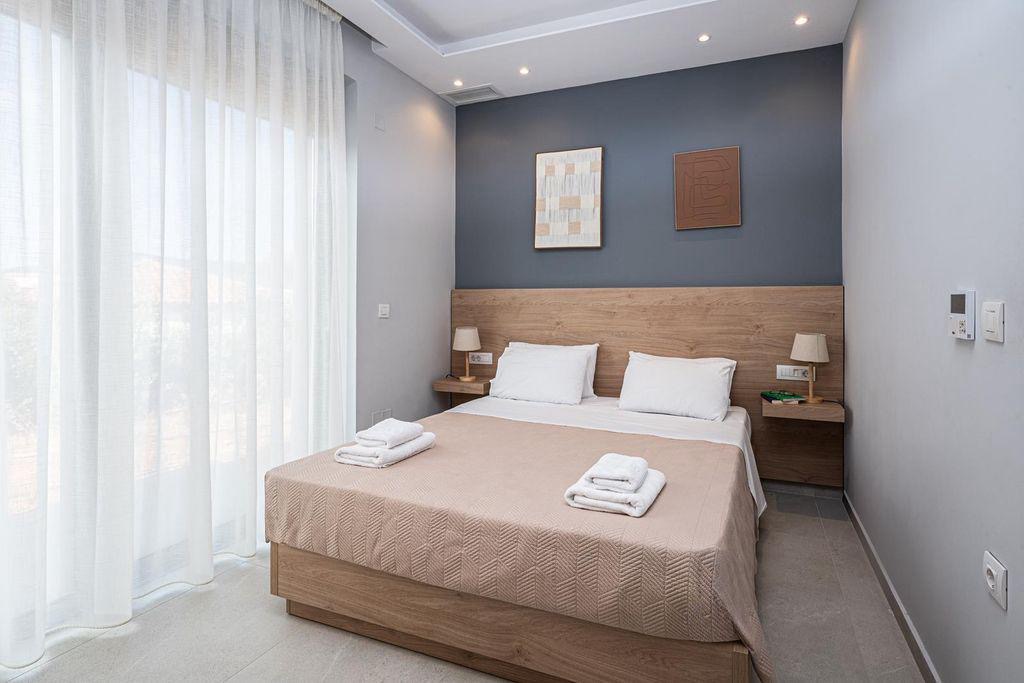 Υπνοδωμάτια και ιδιωτικά μπάνια της Maes Villa Crete
