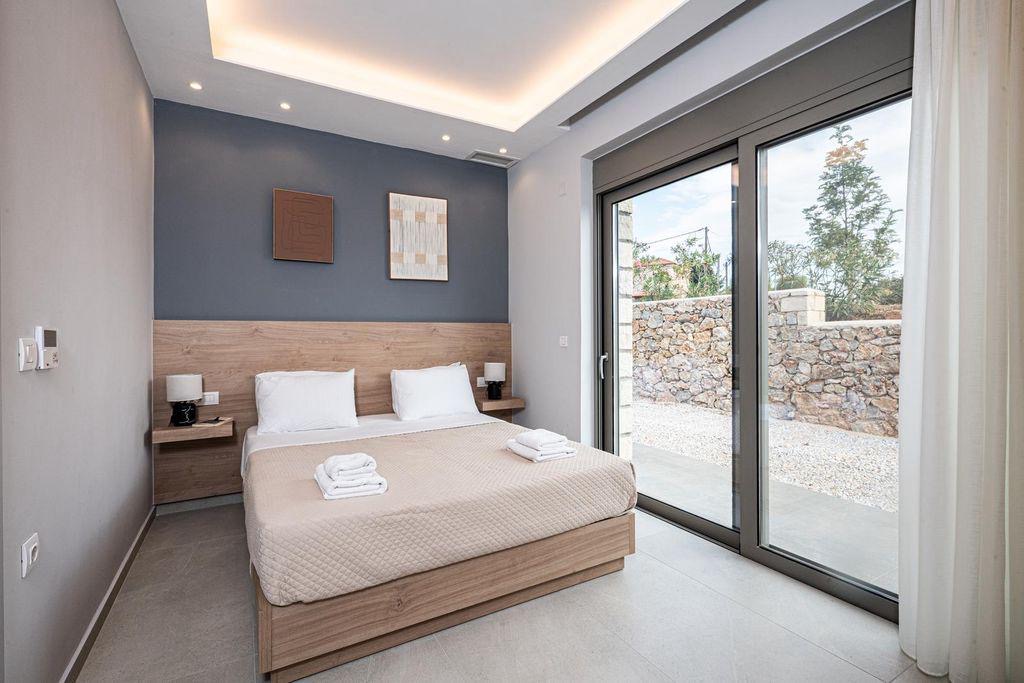 Υπνοδωμάτια και ιδιωτικά μπάνια της Maes Villa Crete