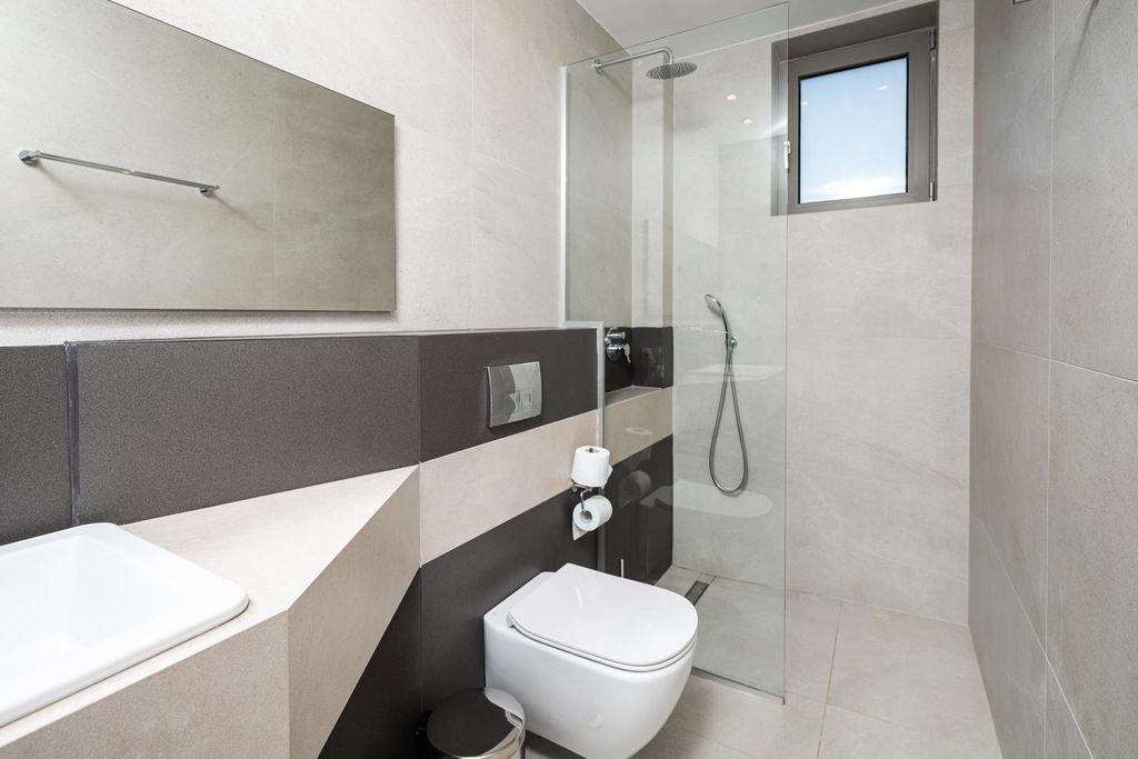 Υπνοδωμάτια και ιδιωτικά μπάνια της Maes Villa Crete
