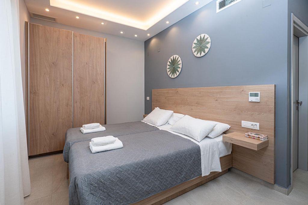 Υπνοδωμάτια και ιδιωτικά μπάνια της Maes Villa Crete