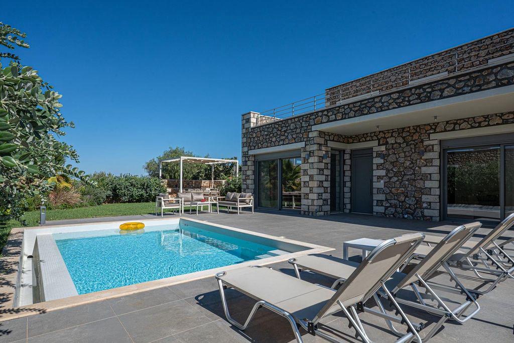 Privater Pool vor Maes Villa Crete